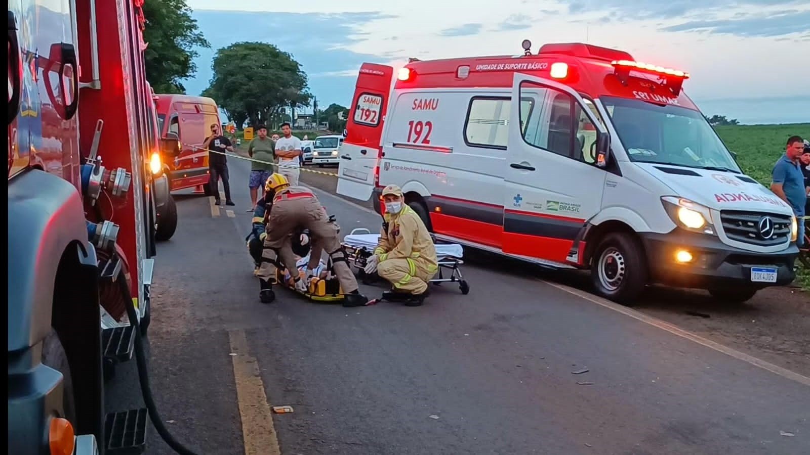 Acidente entre carro e caminhão deixa uma pessoa morta e três feridas