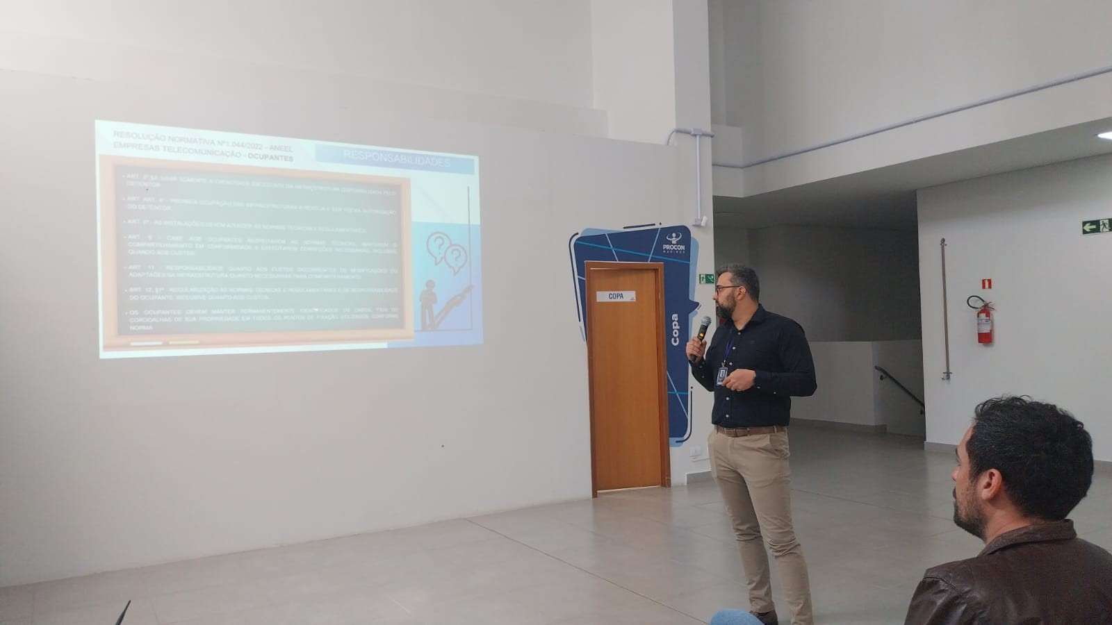 Procon mapeou 270 pontos com fiação caída em Maringá