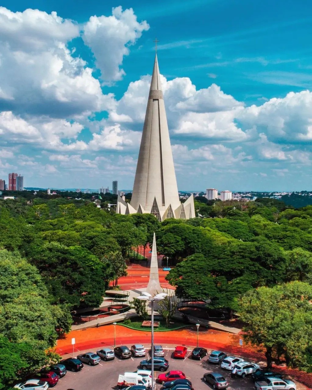 Veja o que abre e fecha em Maringá no feriado da Padroeira