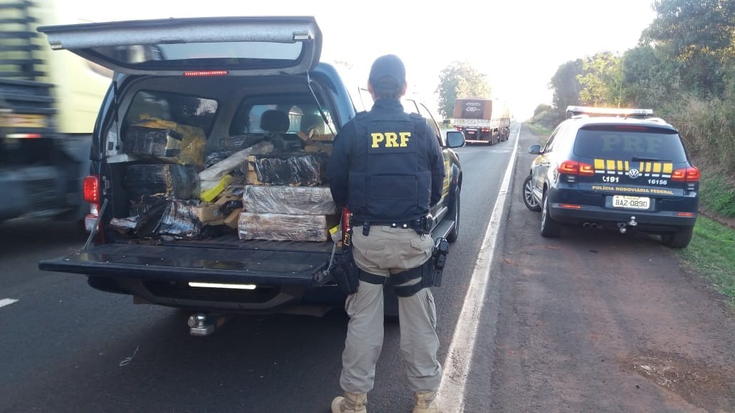 PRF apreende mais de 385 kg de maconha na BR 376