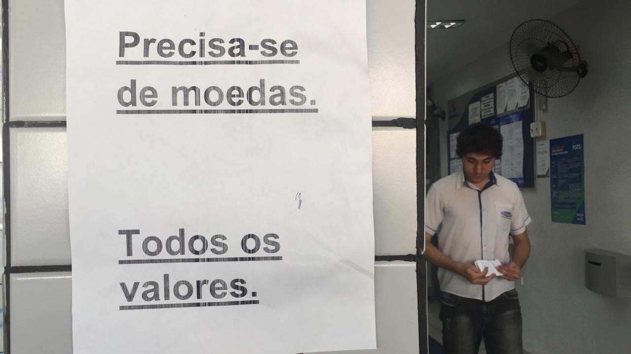 Comércio sofre com a falta de moedas