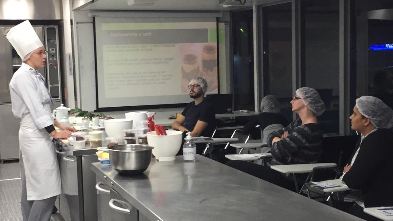 Visitantes podem fazer cursos gratuitos de gastronomia na Expoingá