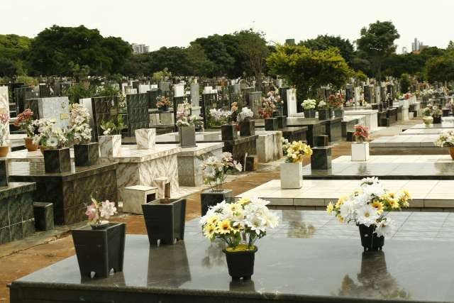 Prazos para limpeza e reformas em túmulos no cemitério municipal  estão definidos