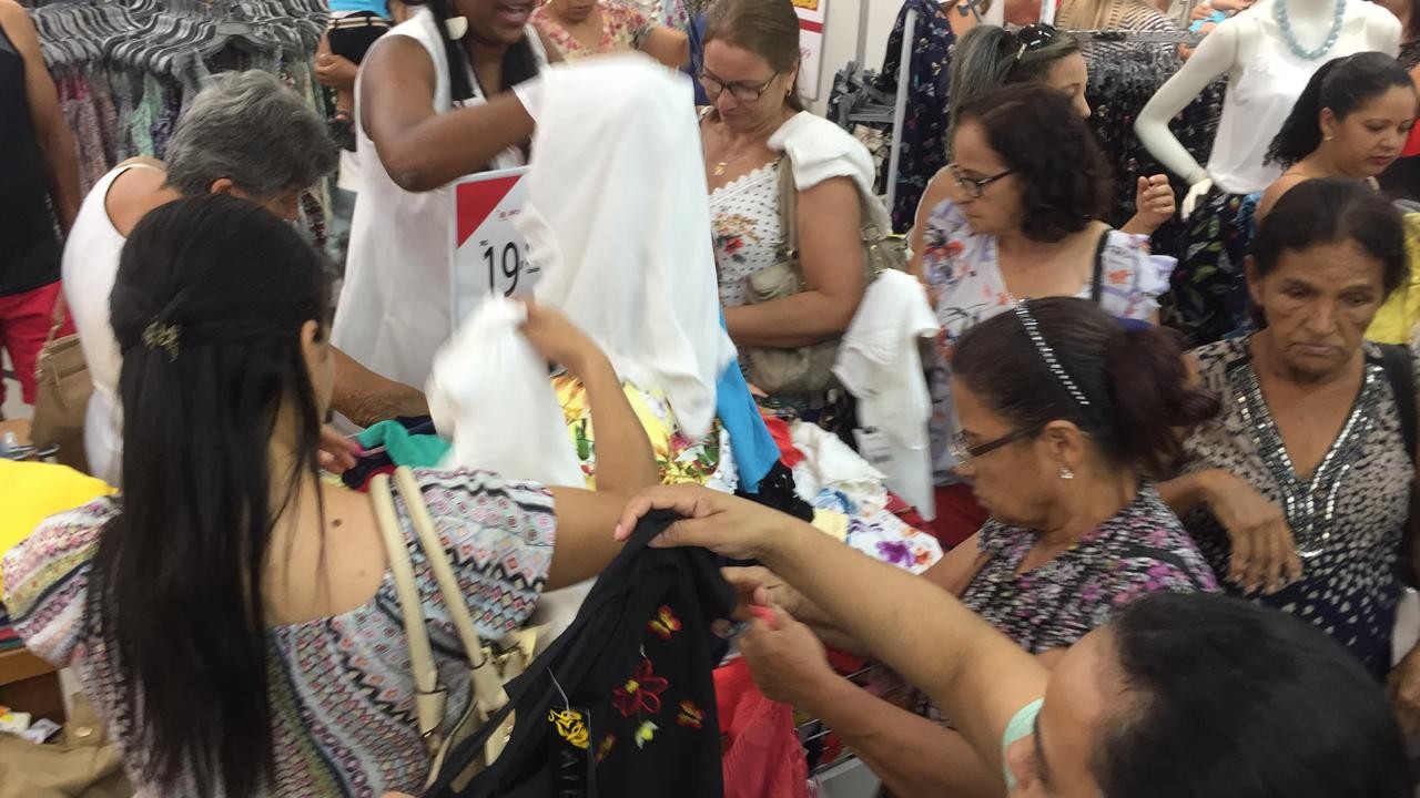 Domingo de lojas abertas