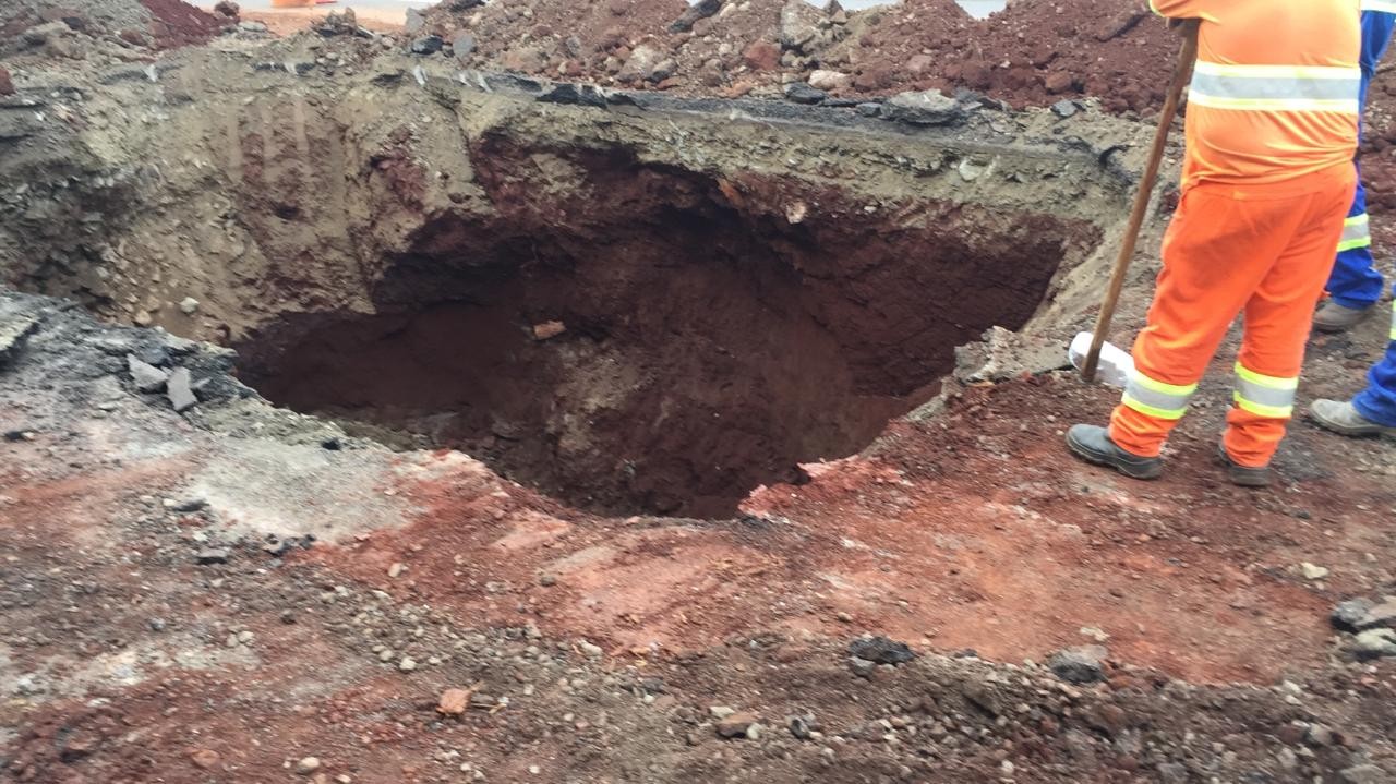 Cratera que causou interdição de pista já está fechada