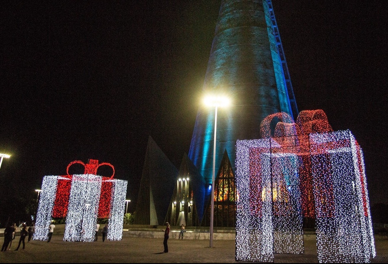 Decoração de Natal é alvo de vândalos em Maringá