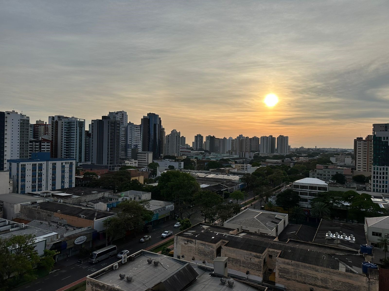 Termômetros alcançam 30º C nesta sexta-feira (1º) em Maringá; tempo pode mudar nos próximos dias