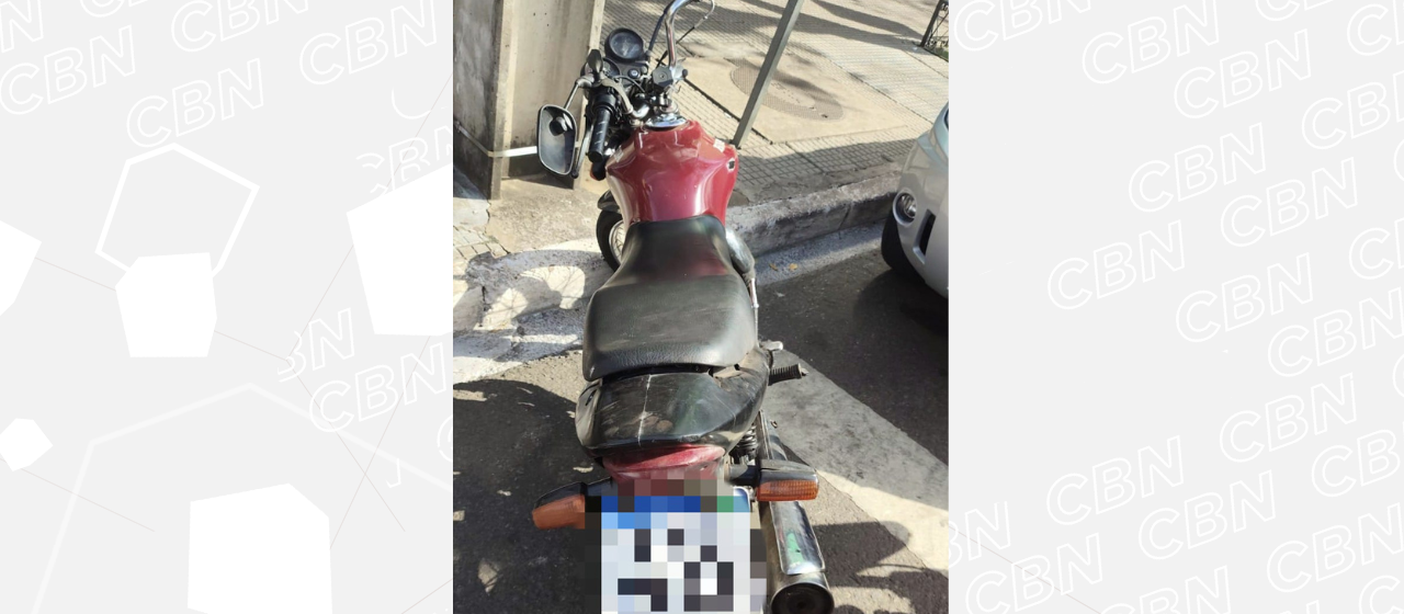 Agentes de trânsito apreendem moto com mais de R$ 100 mil em débitos