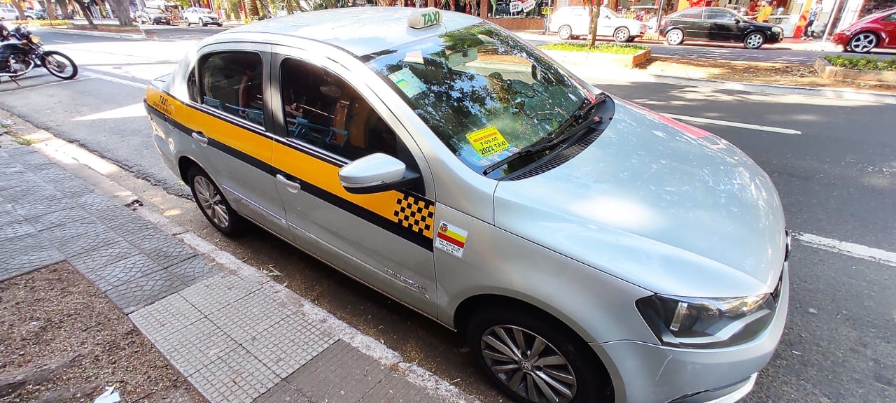 Taxistas vão receber auxílio do Governo Federal. Em Maringá, são 111 taxistas com alvarás legalizados que têm direito ao benefício