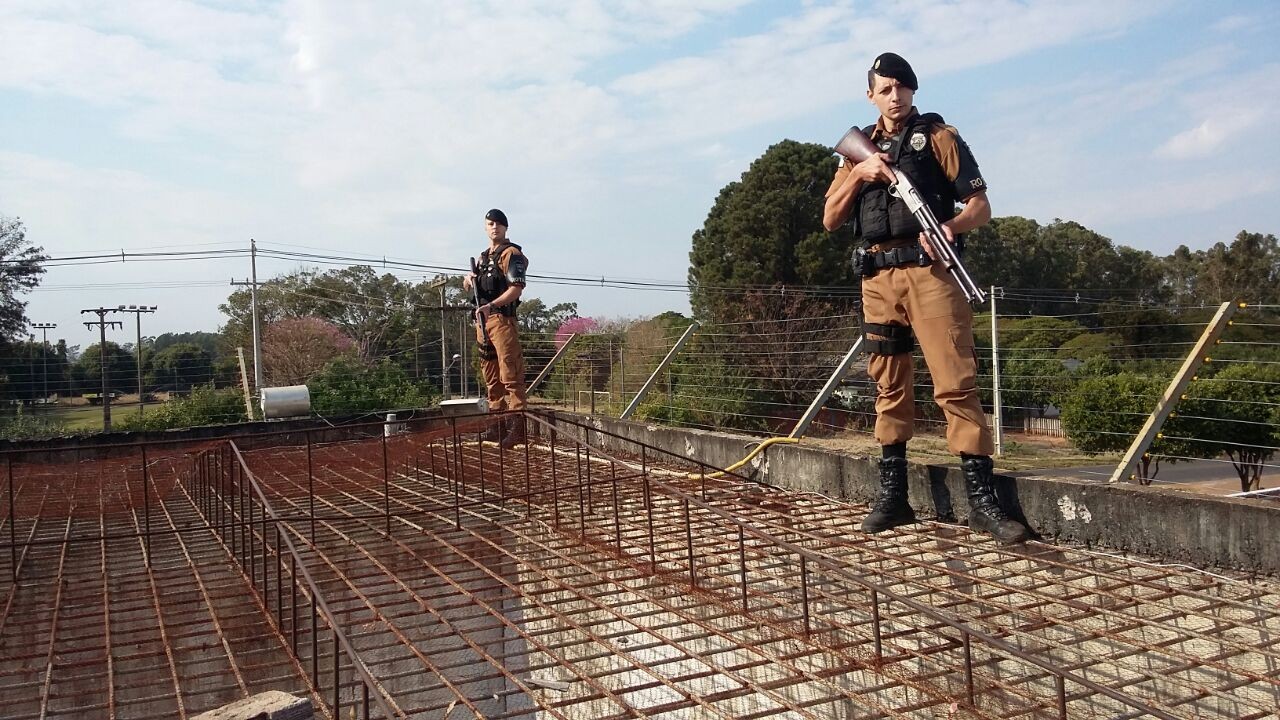 Operação bate-grade em Loanda apreende 68 celulares, além de carregadores, droga e armas artesanais