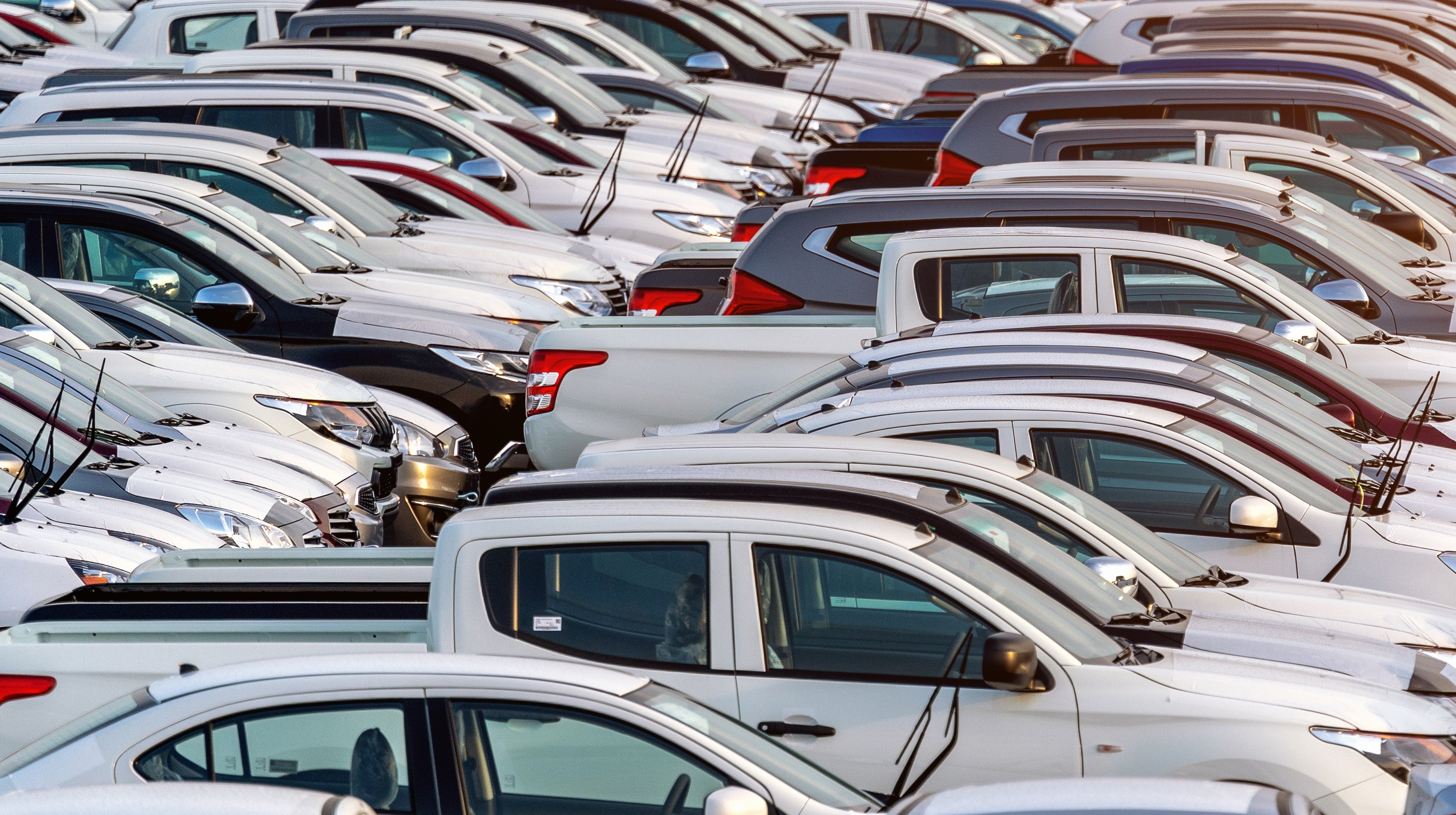 37,5% dos veículos tributados no Paraná custam entre R$ 20 mil e R$ 50 mil