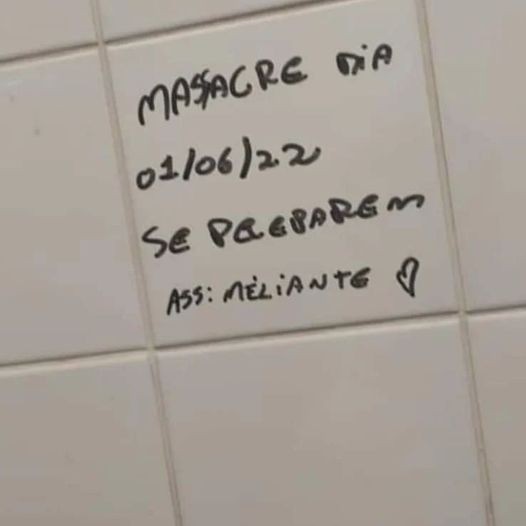 Escola revista alunos após recado de “massacre” em banheiro