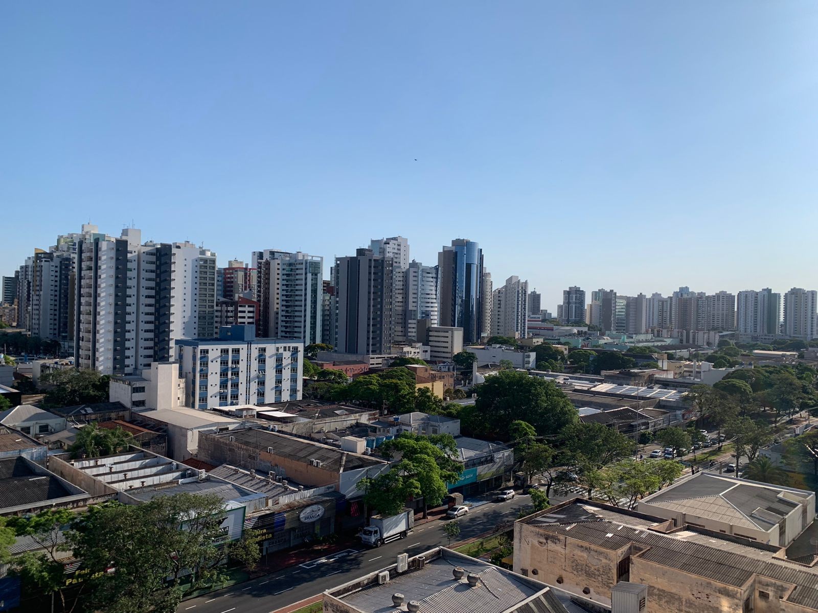 Tempo abafado com máxima prevista de 33°C em Maringá nesta quinta-feira (10)