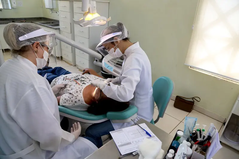 Prefeitura de Maringá suspende contratação emergencial e servidores continuam sem plano odontológico