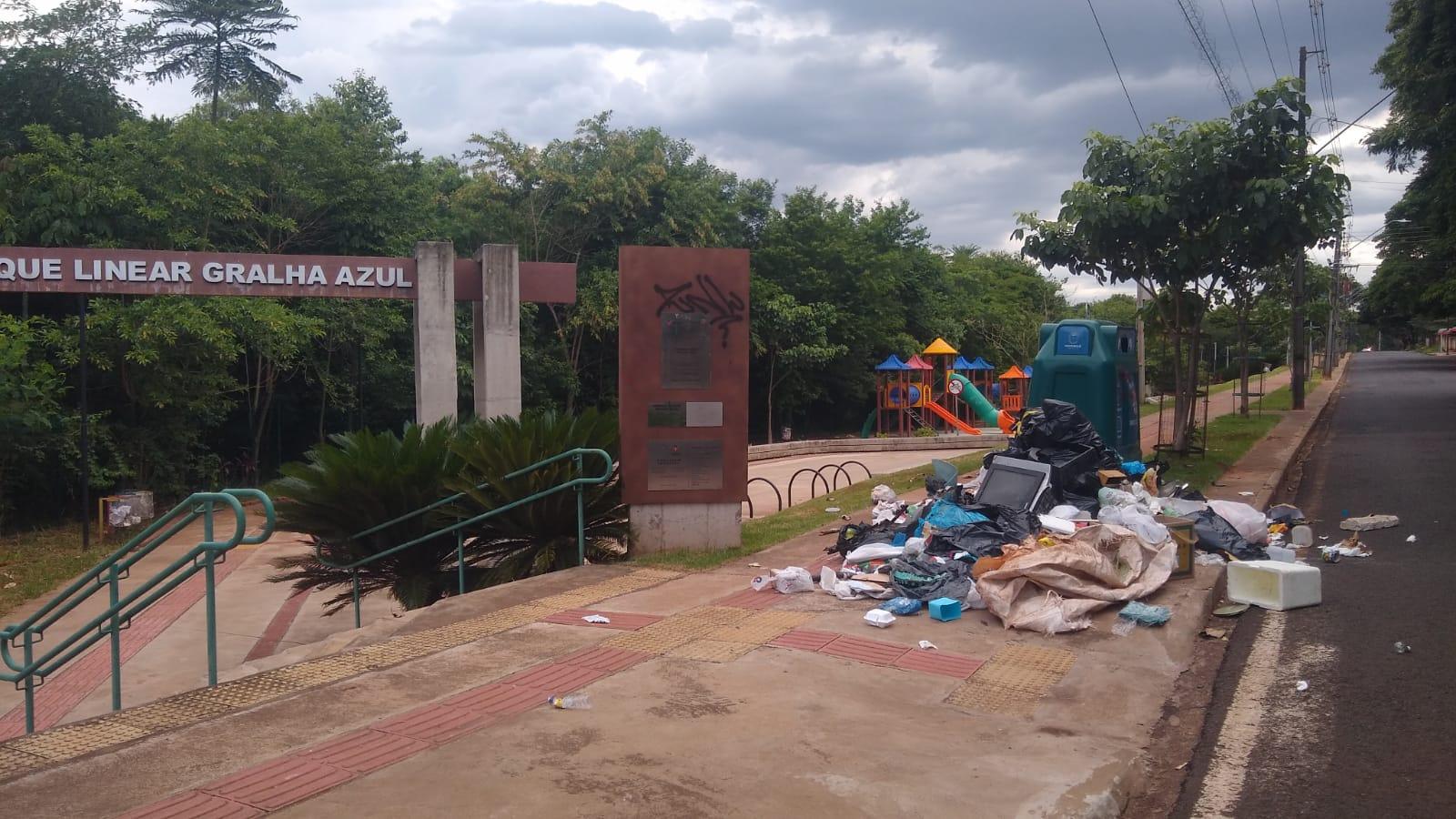 Ouvinte reclama de lixo acumulado no Conjunto Ney Braga