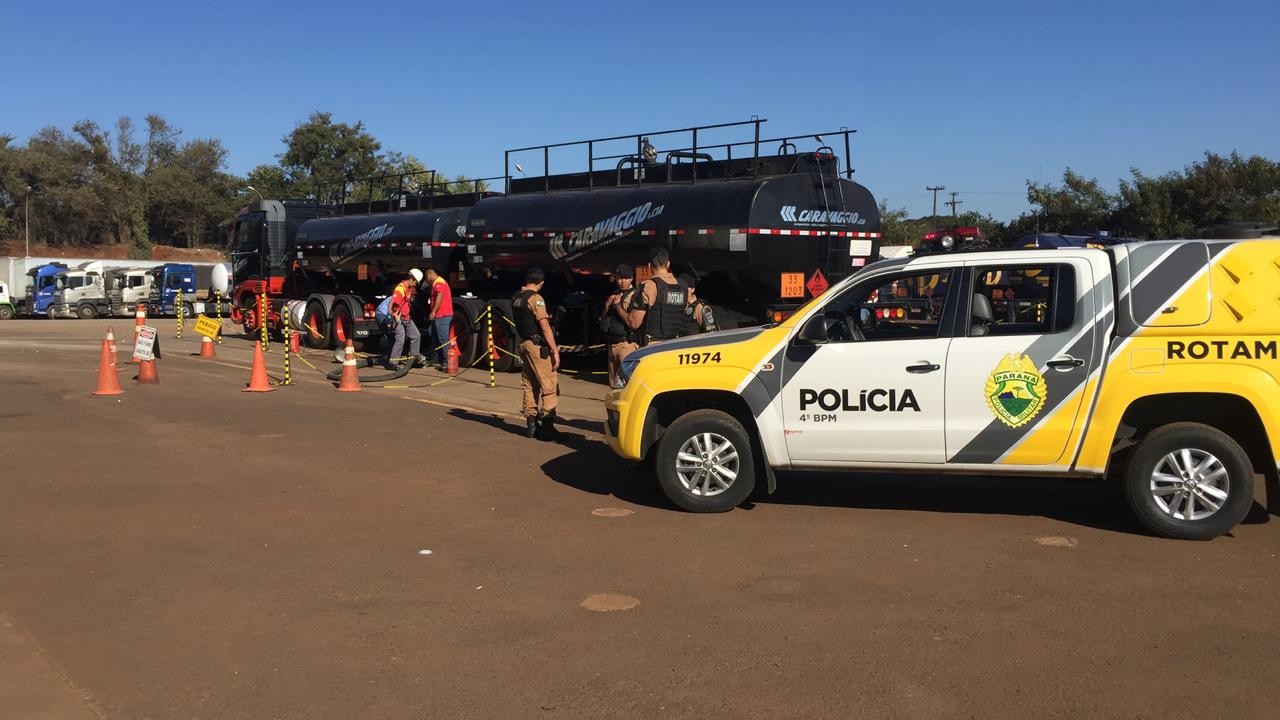 Polícia Militar escolta caminhões de combustíveis