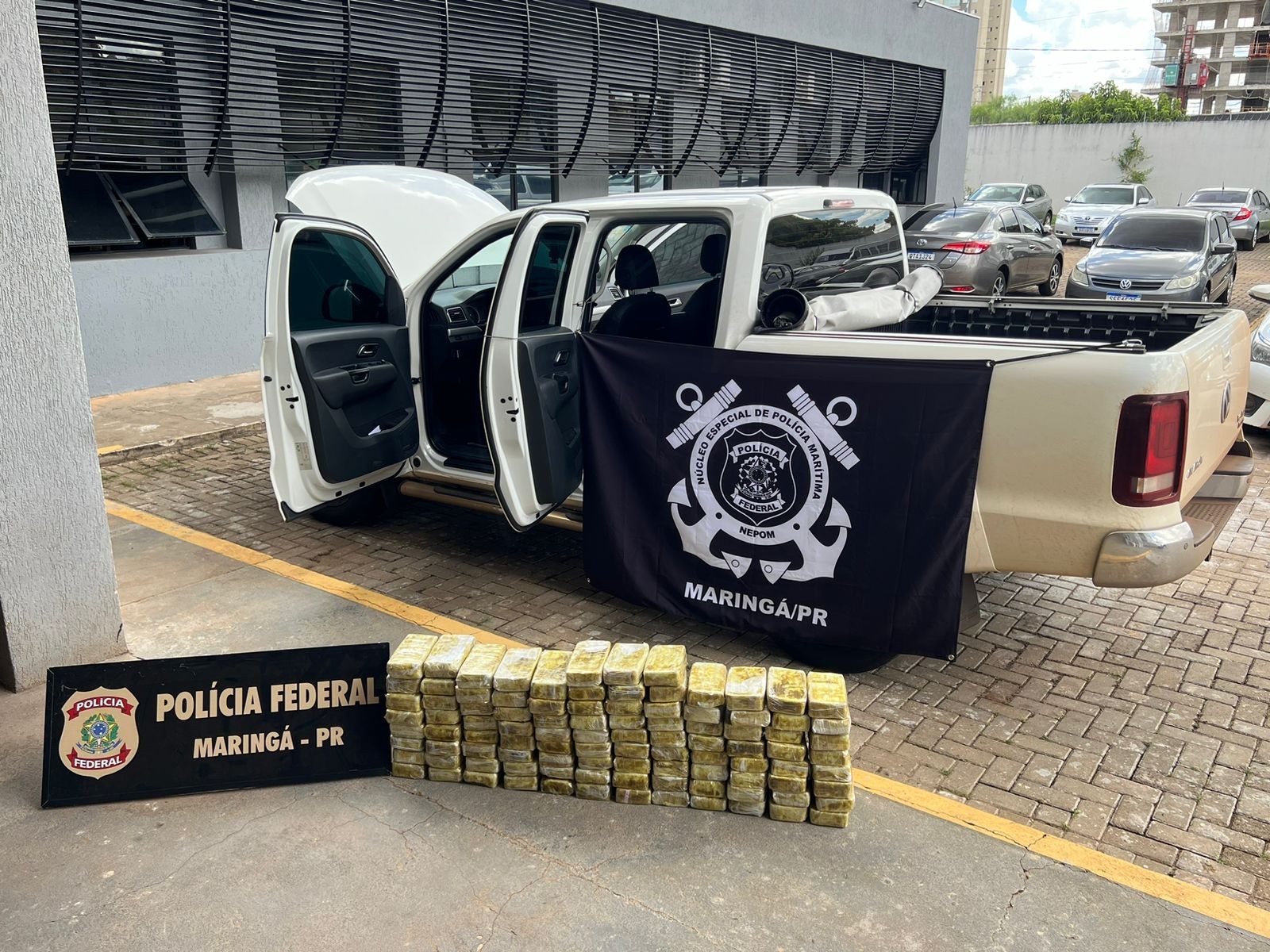 PF apreende 100 kg de cocaína numa abordagem em Campo Mourão