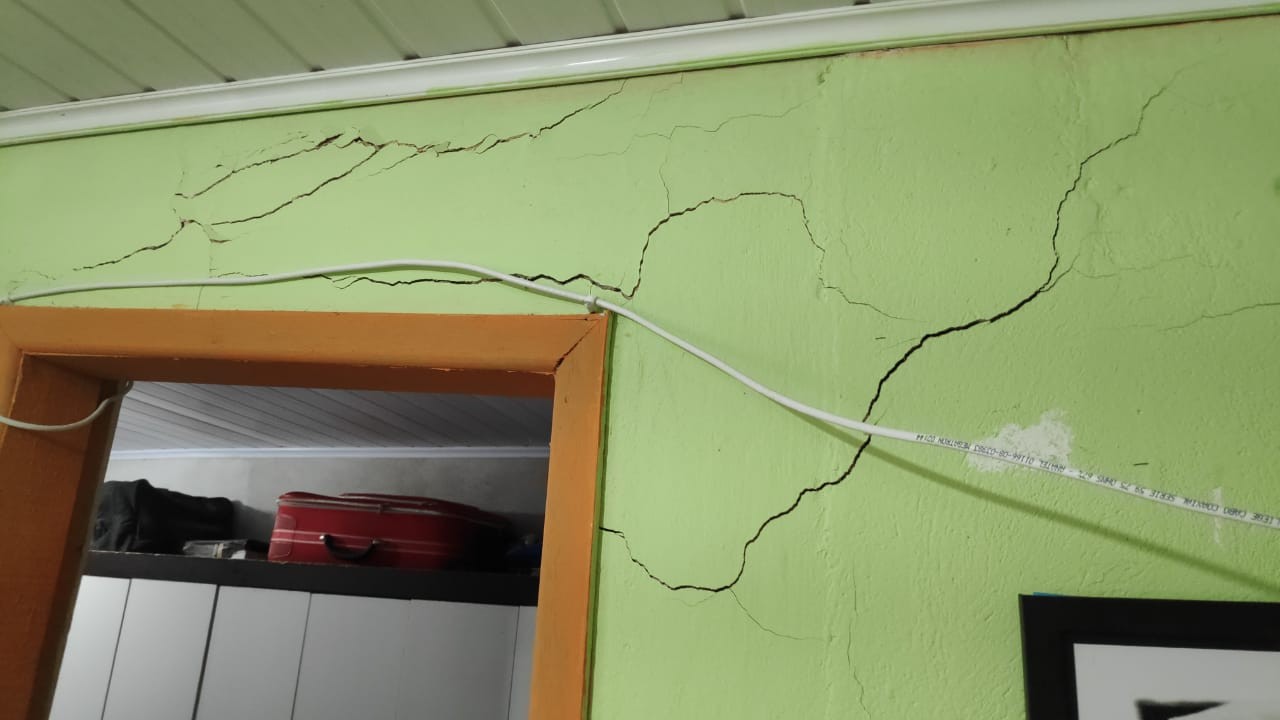 Duas casas com risco de desabamento são interditadas em Maringá