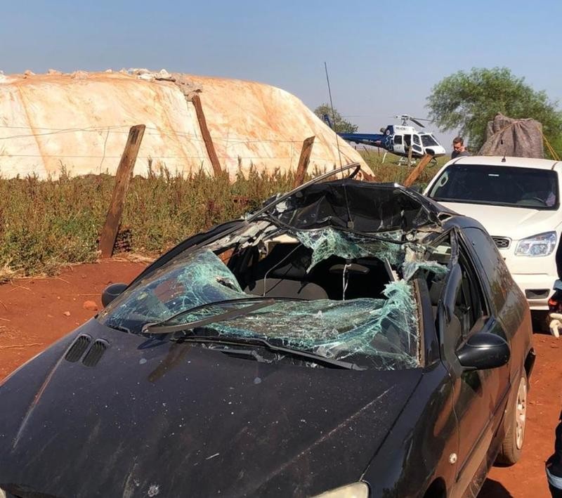 Motorista de carro fica em estado grave após colidir com máquina agrícola na região