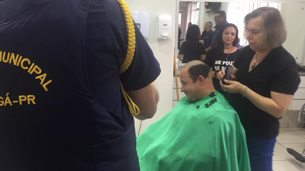 Guardas Municipais cortam o cabelo e doam o valor do corte para colega