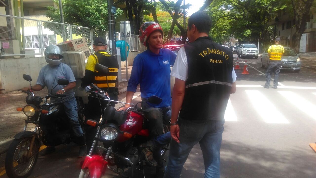 Antes da fiscalização, mototáxi e motofretes são novamente orientados