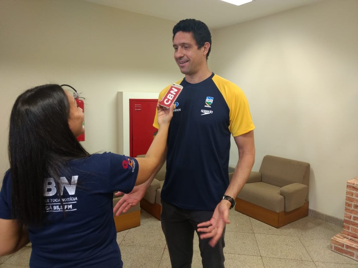 Medalhista olímpico de natação incentiva atletas dos JUBs em Maringá