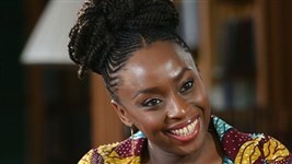 Escrita de Chimamanda Adichie une feminismo e literatura de boa qualidade
