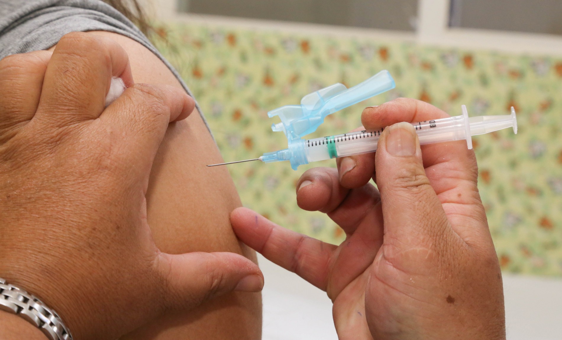 1º fase da vacinação contra gripe vai imunizar profissionais da saúde