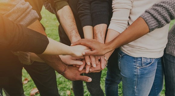 Maringaenses revelam ter poucas amizades no Dia do Amigo