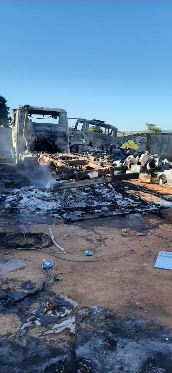 Chácara pega fogo em distrito e polícia suspeita de incêndio criminoso