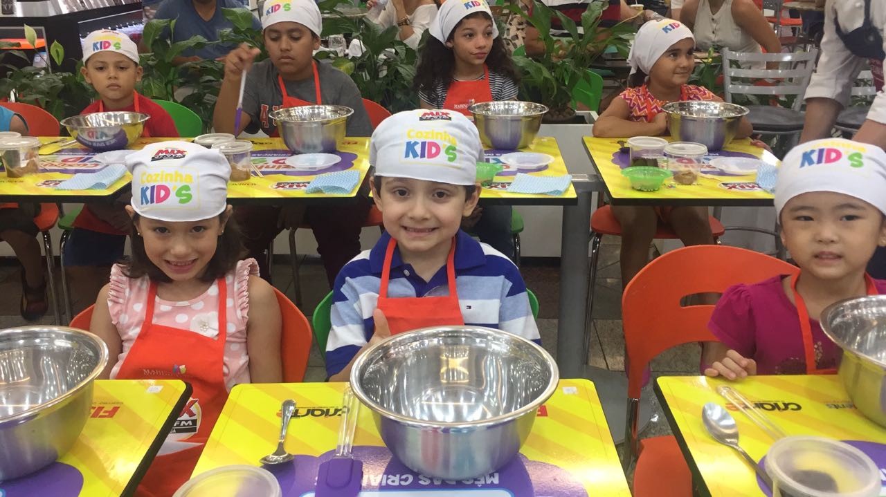 Por que aprender a cozinhar faz bem às crianças?