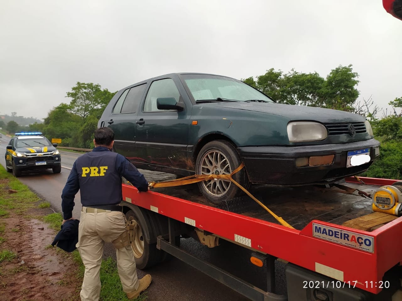 Carro com drogas era transportado em guincho para despistar a polícia