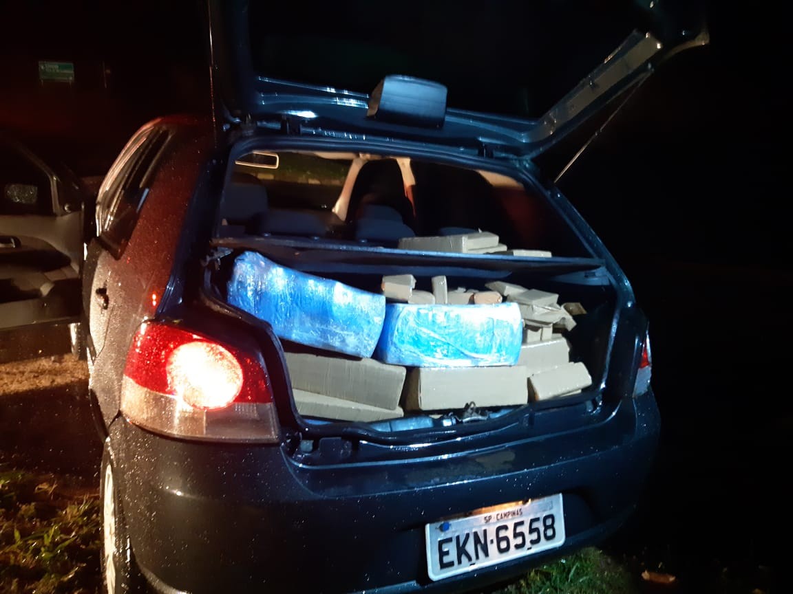 Motorista se envolve em acidente e abandona carro lotado de maconha