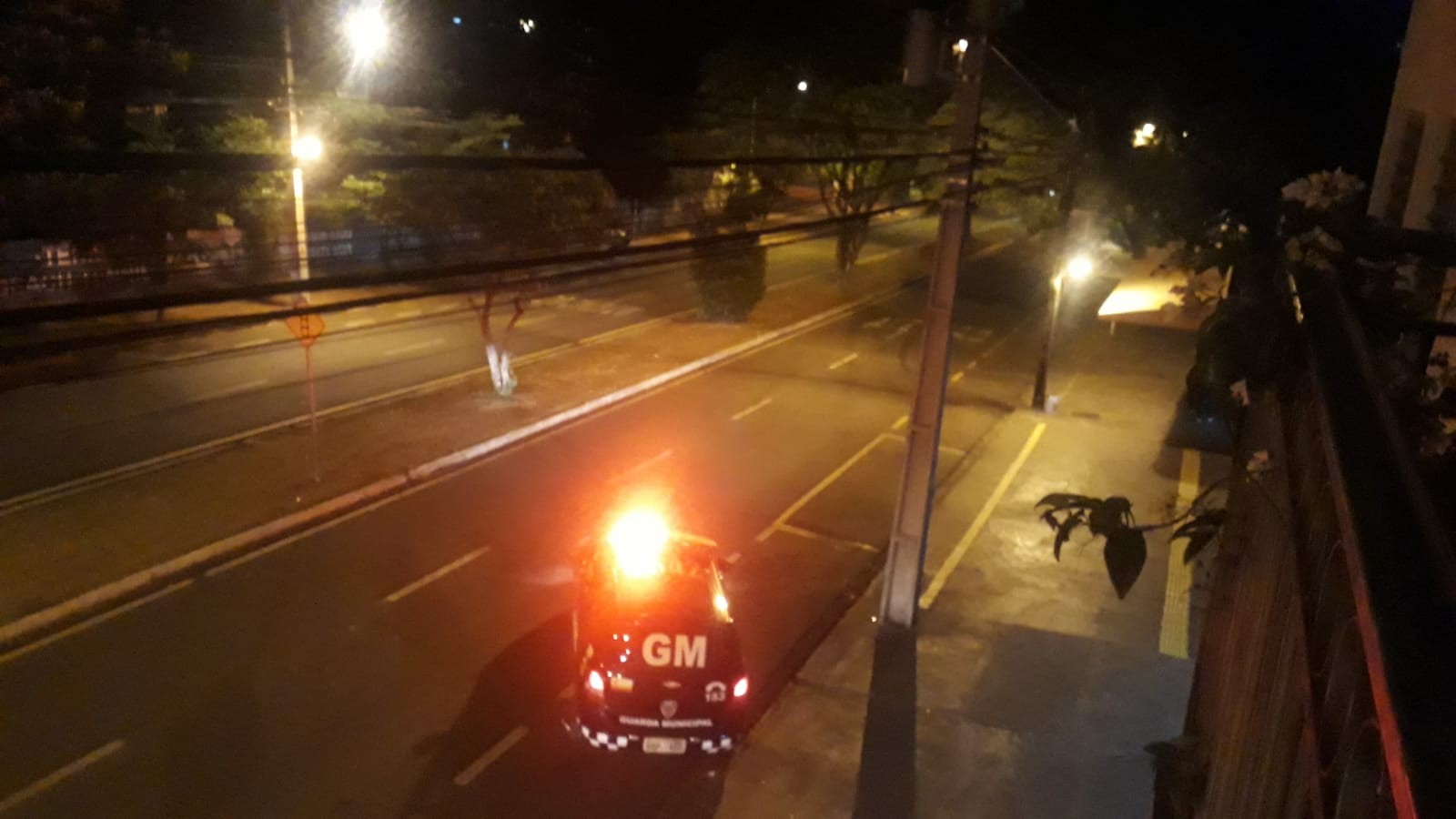 Primeira noite após interdição de estacionamento na Petrônio Portela foi tranquila