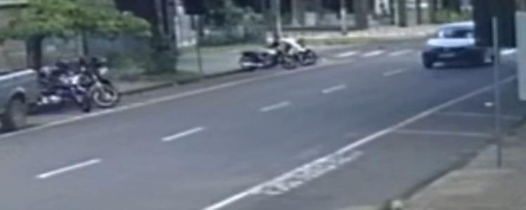 Câmeras flagram acidente em avenida de Umuarama