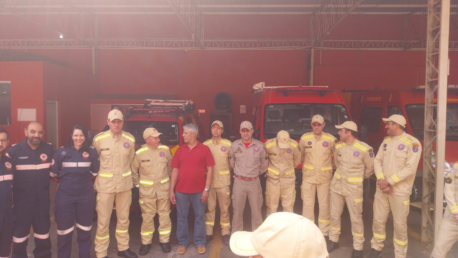 Trabalhador que caiu em silo reencontra equipe que atuou em resgate