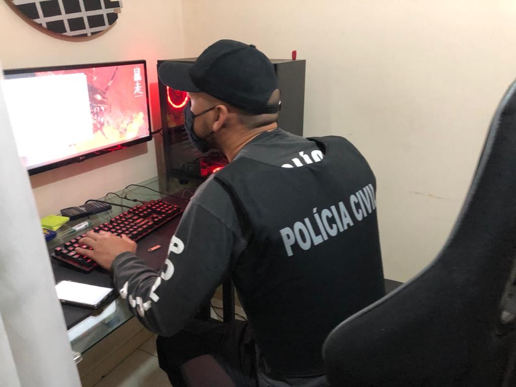 Polícia Civil cumpre mandado de busca e apreensão em Maringá