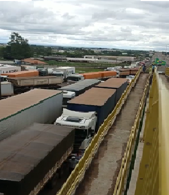 Músicos e equipamentos ficam presos em bloqueios nas rodovias