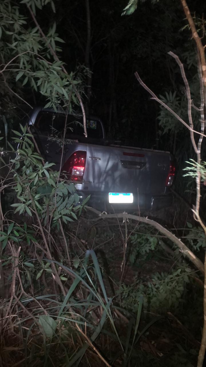 Dupla é flagrada praticando roubo à mão armada em Floresta