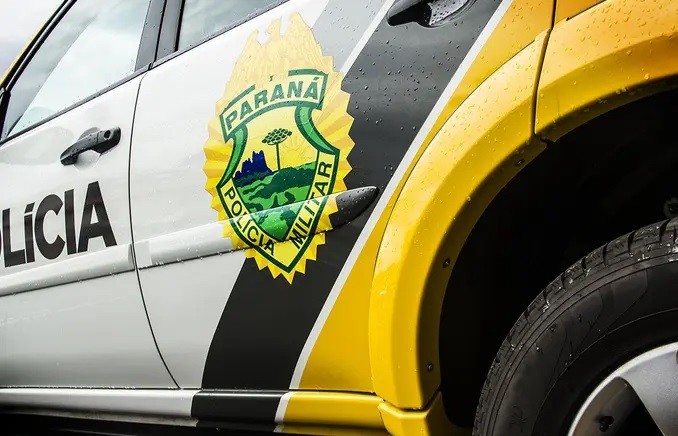 Estudante de medicina toma arma e atira contra namorado após ser agredida