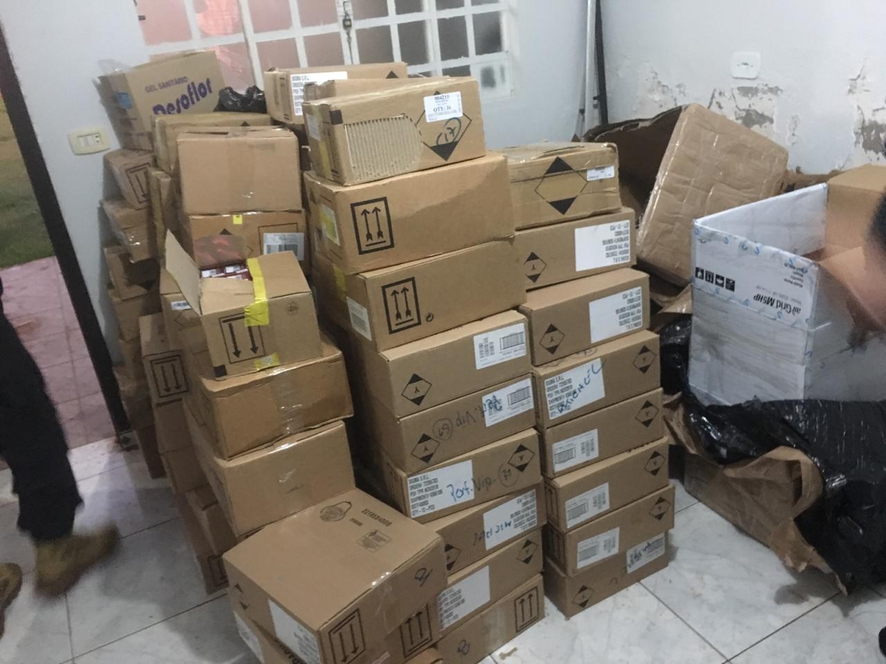 Operação da Polícia Federal combate contrabando de cigarros do Paraguai