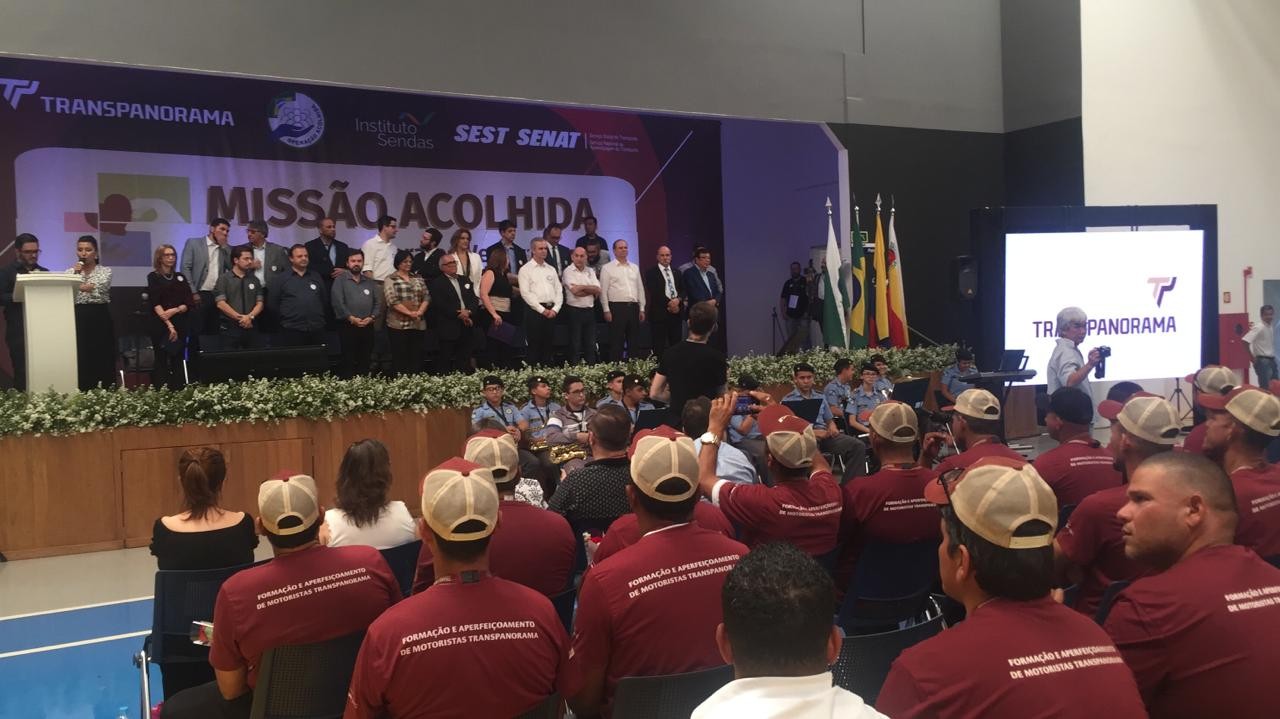 Ministra da Mulher recebe, em Maringá, a 49 refugiados