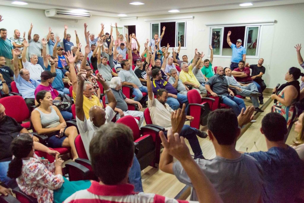 Motoristas aceitam proposta da prefeitura de melhoria salarial