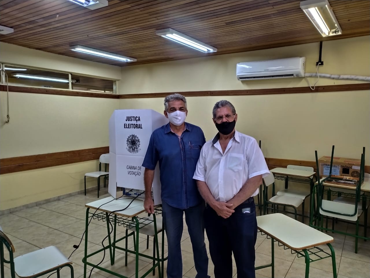 Candidato Valdir Pignata vota na Unidade Polo