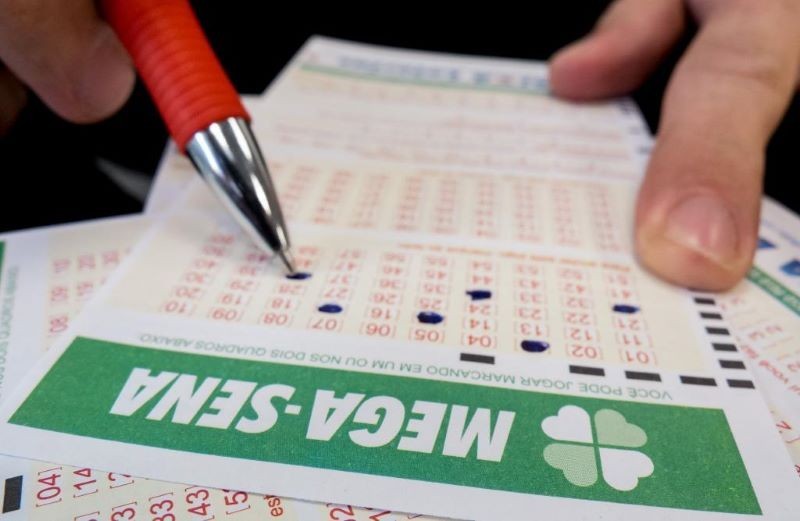 Idosa perde R$125 mil no golpe do bilhete premiado