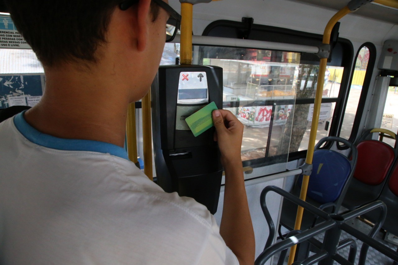 Maringá entrega 23.340 cartões do passe livre do estudante