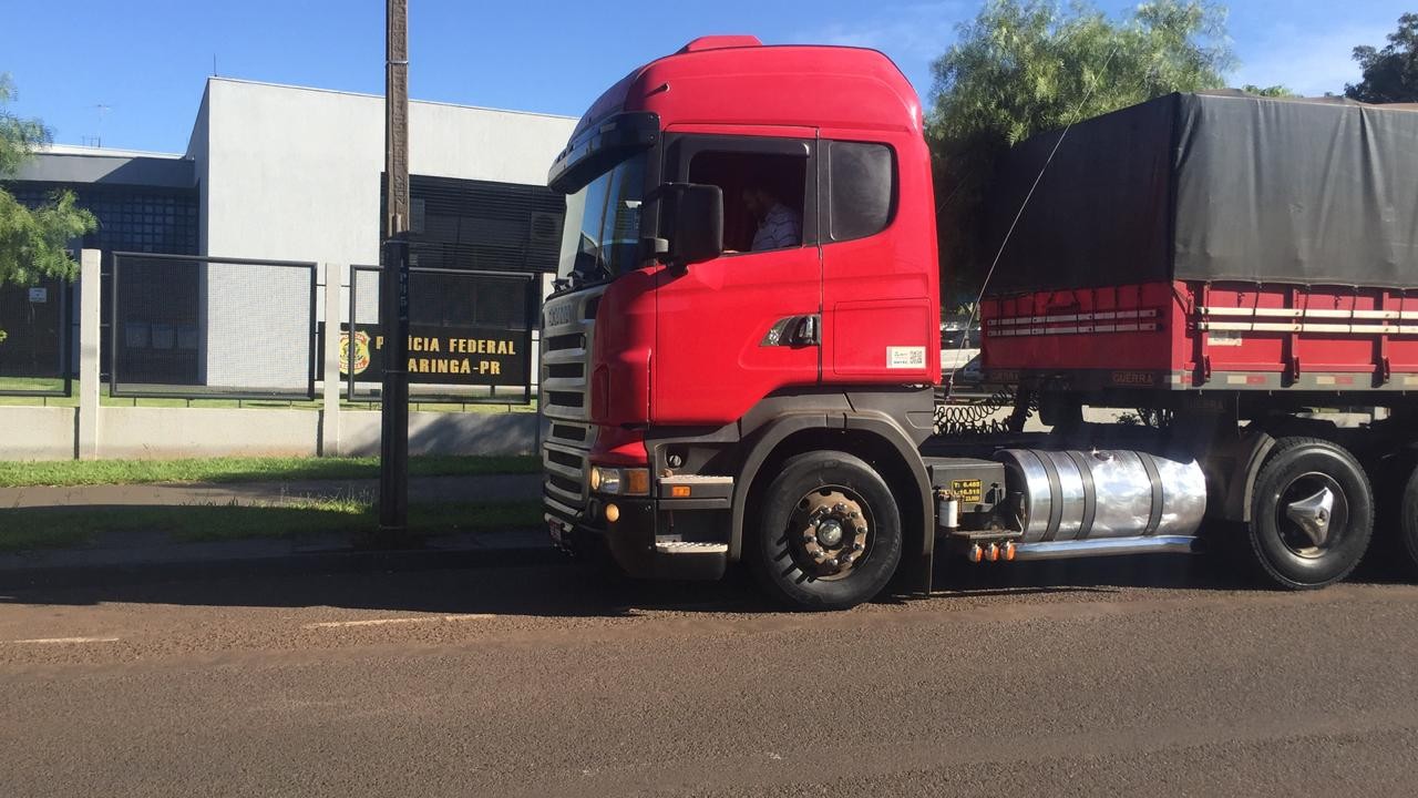 Polícia Federal apreende duas carretas com cigarros contrabandeados do Paraguai