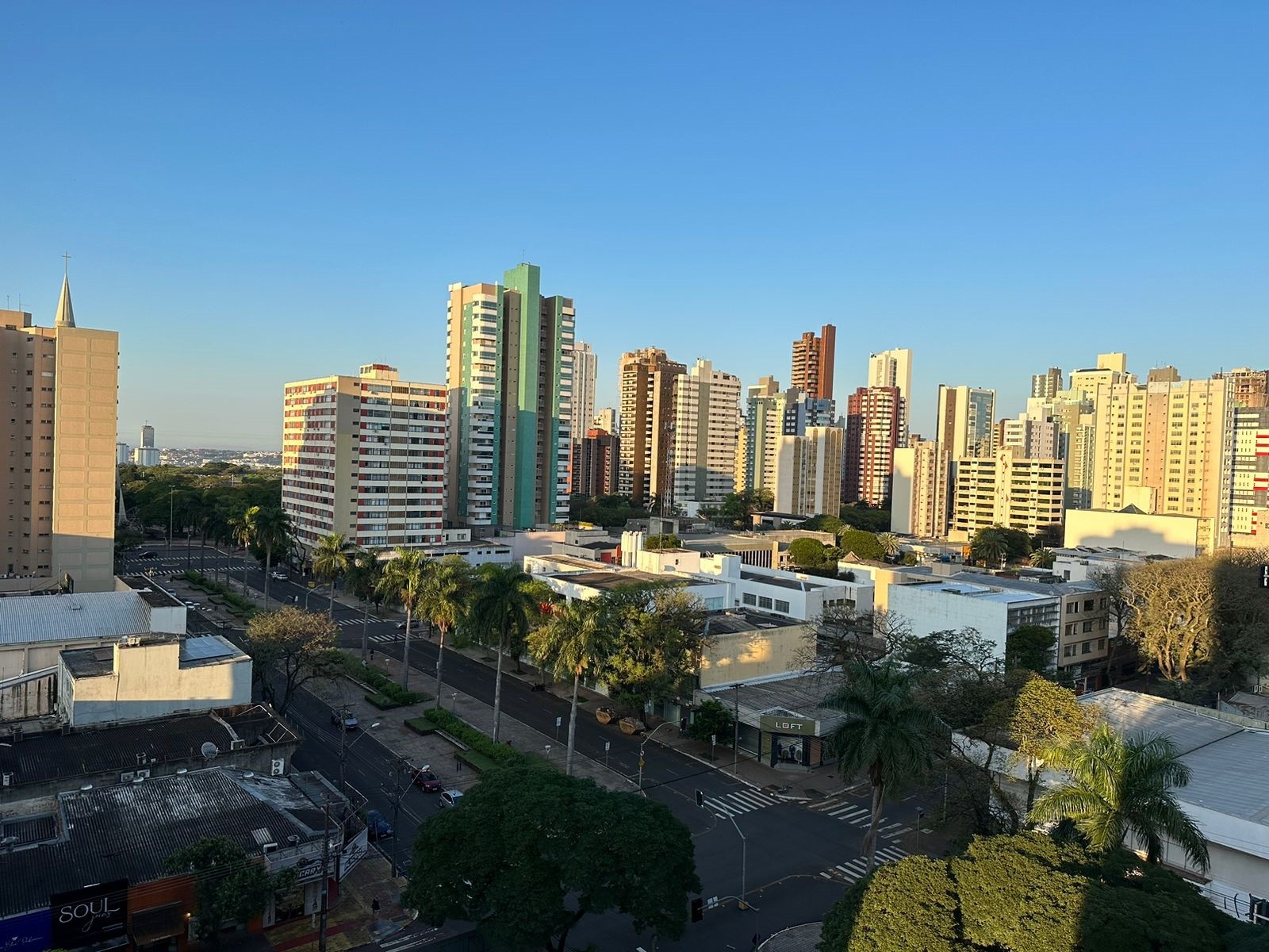 Segunda-feira (21) de céu claro em Maringá; previsão é de calor para o restante da semana