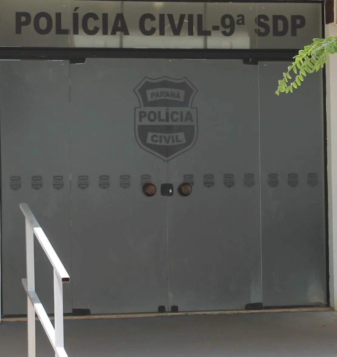 Homem que matou irmão a facadas em Maringá se apresenta à polícia e alega legítima defesa