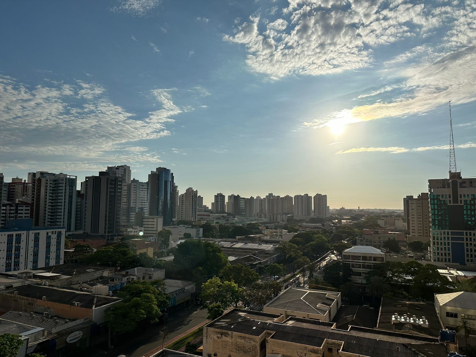 Segunda-feira (18) terá máxima de 35º C em Maringá; calor deve se intensificar ao longo da semana